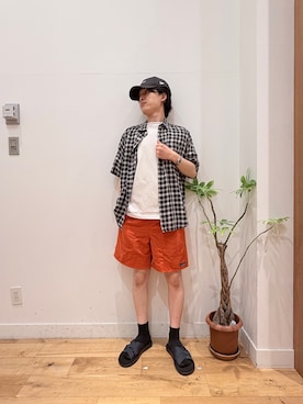 「URBAN RESEARCH DOORS（アーバンリサーチドアーズ）のpatagonia　MS BAGGIES LONGS-7 IN（その他パンツ、オレンジ系）」を使った、Uさん（メンズ・168cm）の夏コーディネート