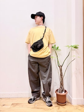 「URBAN RESEARCH DOORS（アーバンリサーチドアーズ）の『別注』LACOSTE×DOORS　MOSS STITCH SHORT-SLEEVE T-SHIRTS（Tシャツ/カットソー、イエロー系）」を使った、Uさん（メンズ・168cm）の春コーディネート