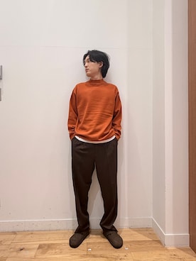 「URBAN RESEARCH DOORS（アーバンリサーチドアーズ）の『UR TECH』200日ニット モックネック 26AW（ニット/セーター、オレンジ系）」を使った、Uさん（メンズ・168cm）の秋コーディネート