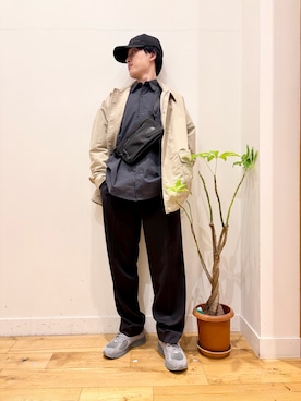 「URBAN RESEARCH DOORS（アーバンリサーチドアーズ）の『UR TECH』完声2タックワイドトラウザー（その他パンツ、ブラック系）」を使った、Uさん（メンズ・168cm）の春コーディネート