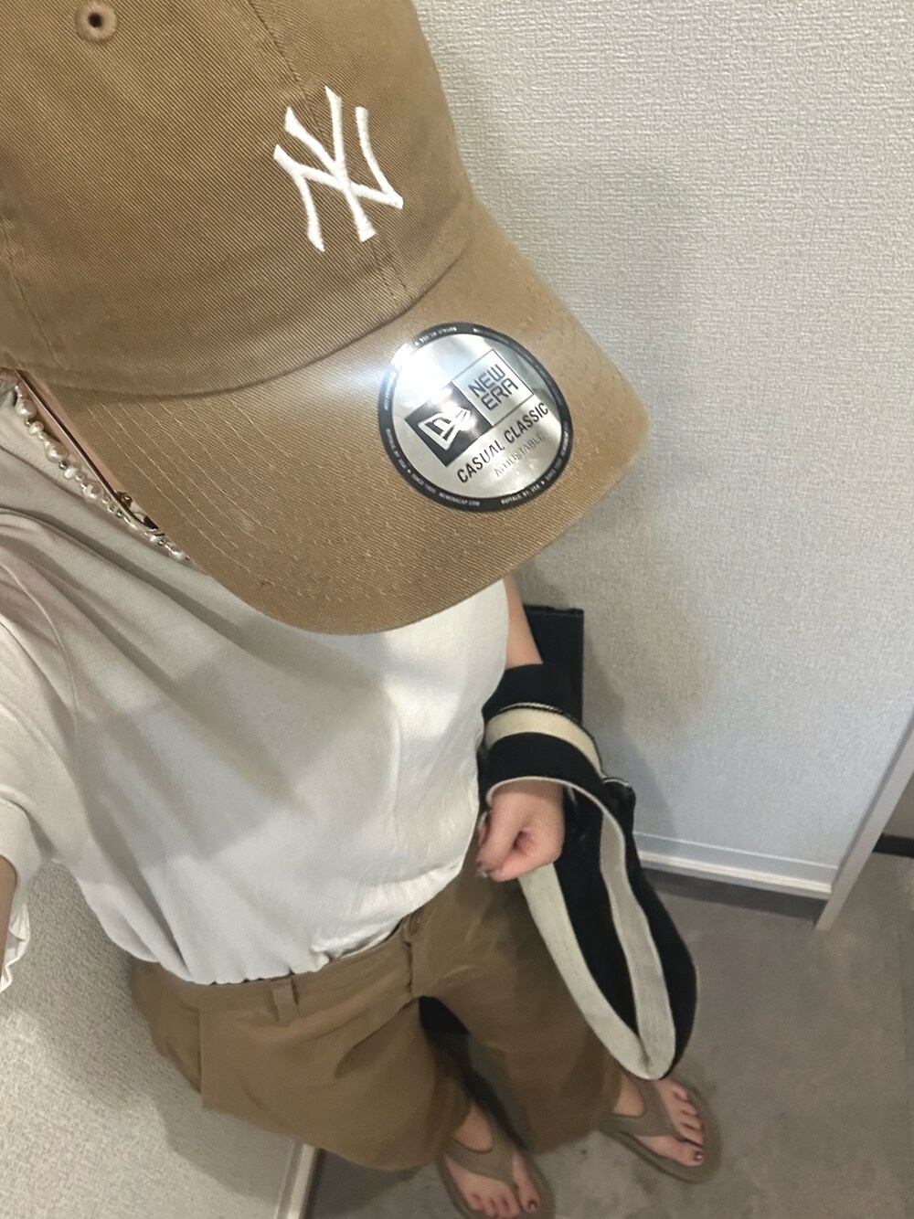 「カジュアルコーデ、休日スタイル、キレイめカジュアル、パンツコーデ、メガネ女子、シンプルスタイル、Tシャツ、オフィスカジュアル、いいね、save、フォローお願いします🤑、休日」｜「NEW ERAの【NEW ERA / ニューエラ】New York Yankees・ニューヨーク ヤンキース チームロゴ刺繍キャップ（キャップ、ベージュ系）」を使った、m____aさん（レディース・158cm）の夏コーディネートの1枚目の写真