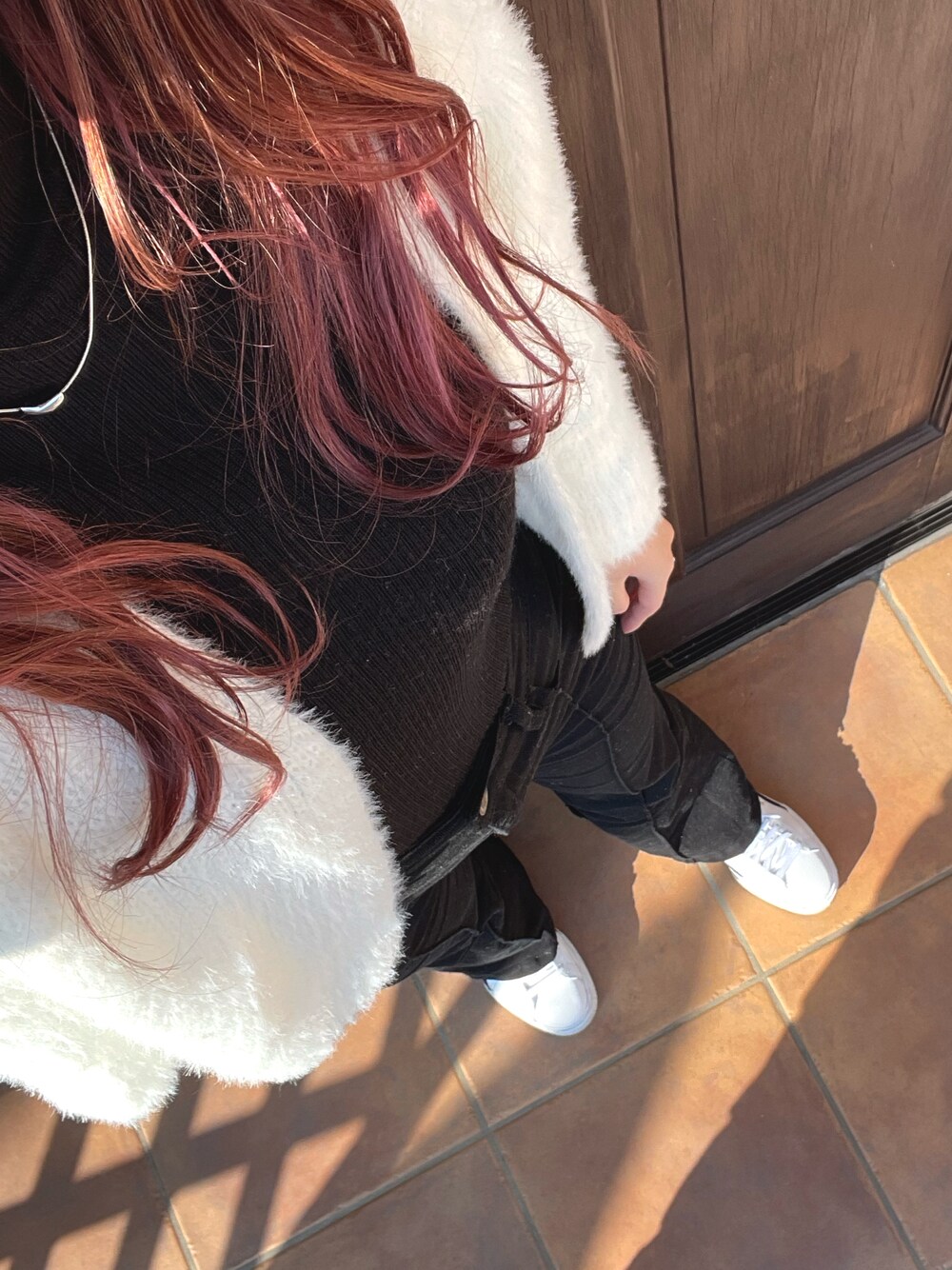 「オトナ女子、大人コーデ、スニーカーコーデ、おしゃれさんと繋がりたい、着回しコーデ、オトナカジュアル、春、カーディガン、きれいめカジュアル」｜「UNIQLOのエクストラファインメリノリブタートルネックセーター（長袖）（ニット/セーター、ブラック系）」を使った、m____aさん（レディース・158cm）の冬コーディネートの1枚目の写真