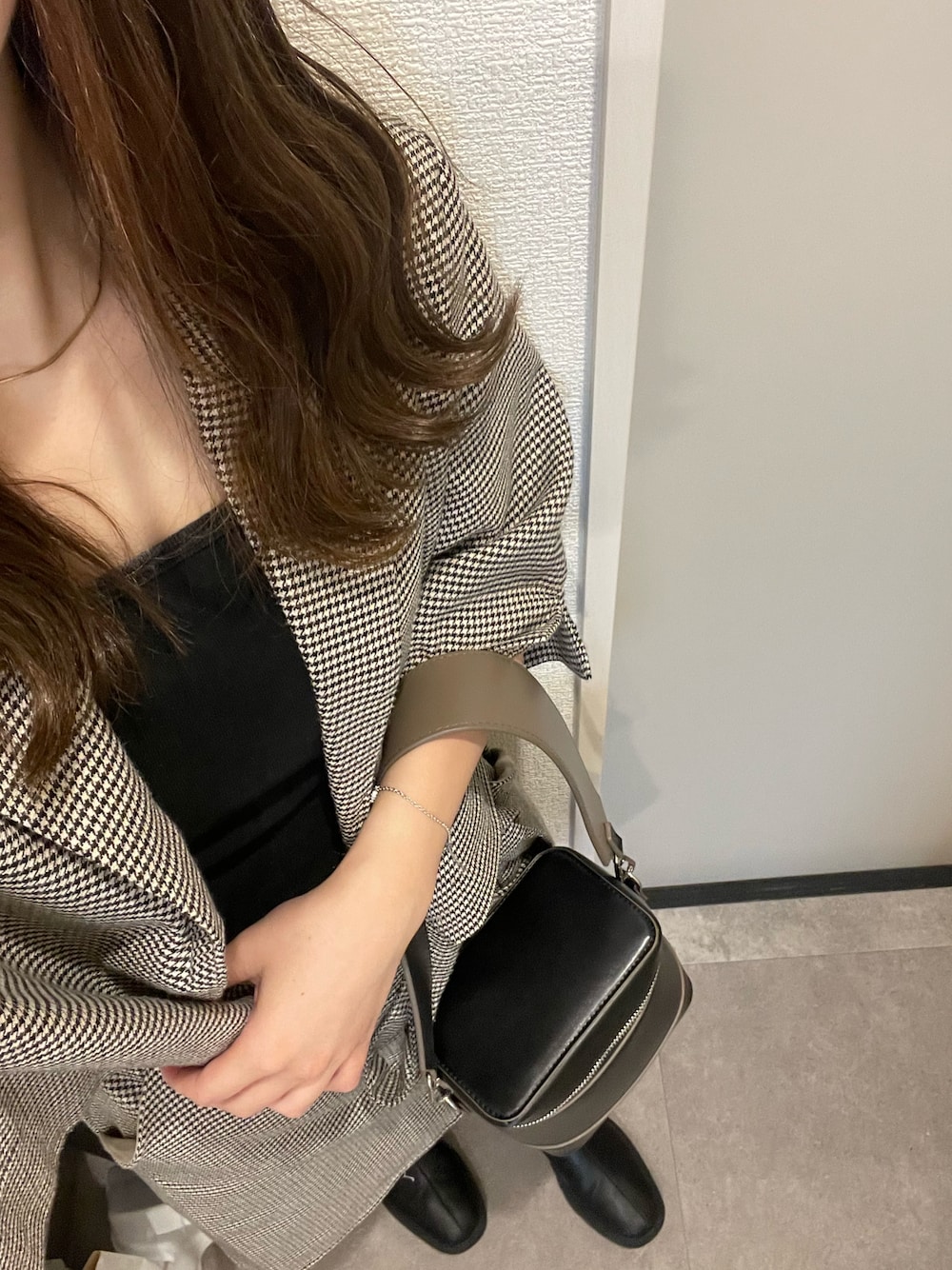 「オトナカジュアル、秋のコーデ、秋服準備はじめました、オトナカワイイ、お出かけコーデ、秋コーデ、ブーツ、おしゃれさんと繋がりたい、セットアップ、秋カラー、mystic、Chico」｜「Chicoのショート丈テーラードジャケット（テーラードジャケット、グレー系）」を使った、m____aさん（レディース・158cm）の秋コーディネートの1枚目の写真