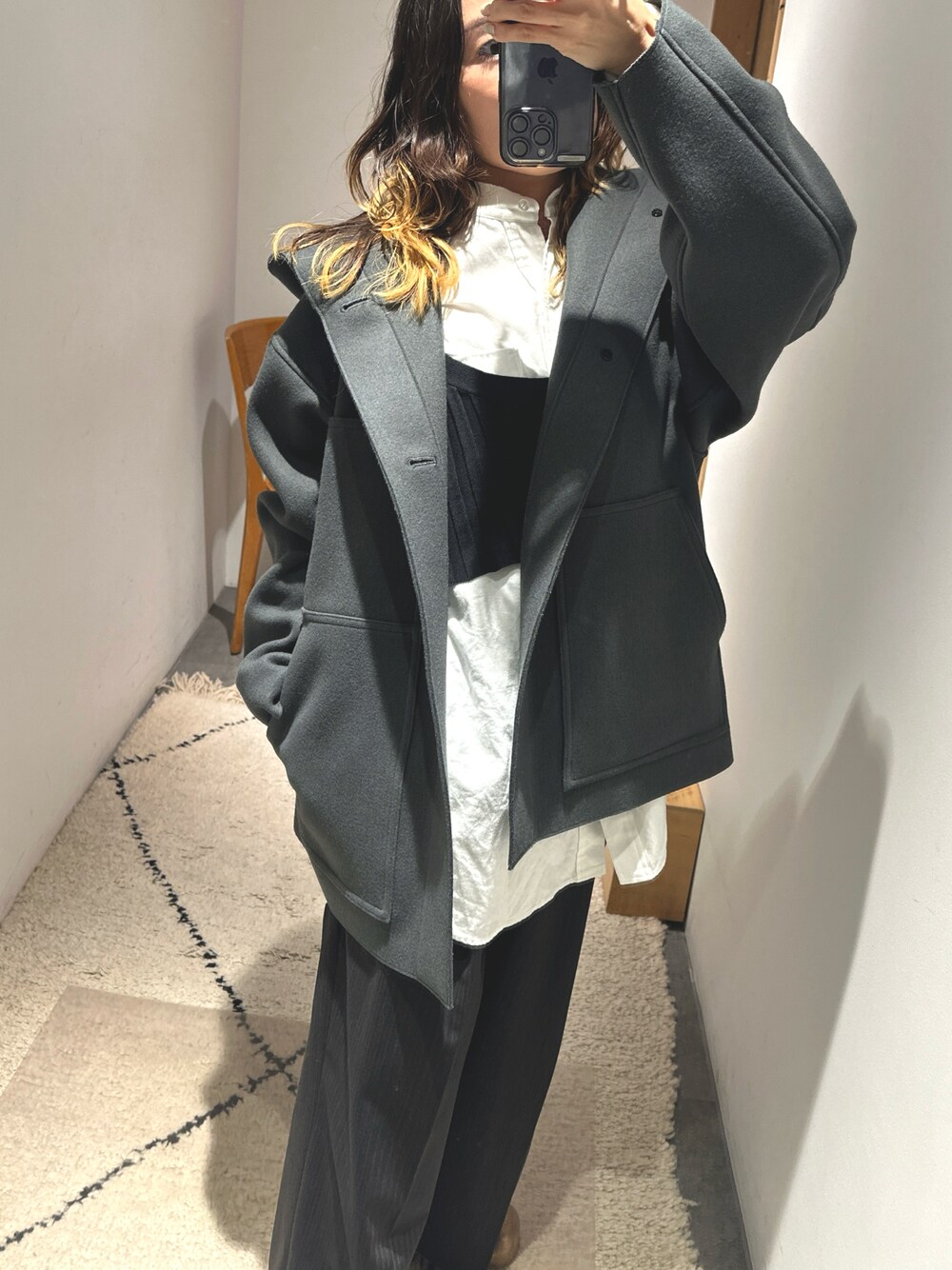 「冬のコーデ、シンプルコーデ、冬アウター、パンツコーデ、低身長女子、大人カジュアル」｜「HYKEのアイテム（ベスト、ブラック系）」を使った、miiiさん（レディース・150cm）の冬コーディネートの1枚目の写真