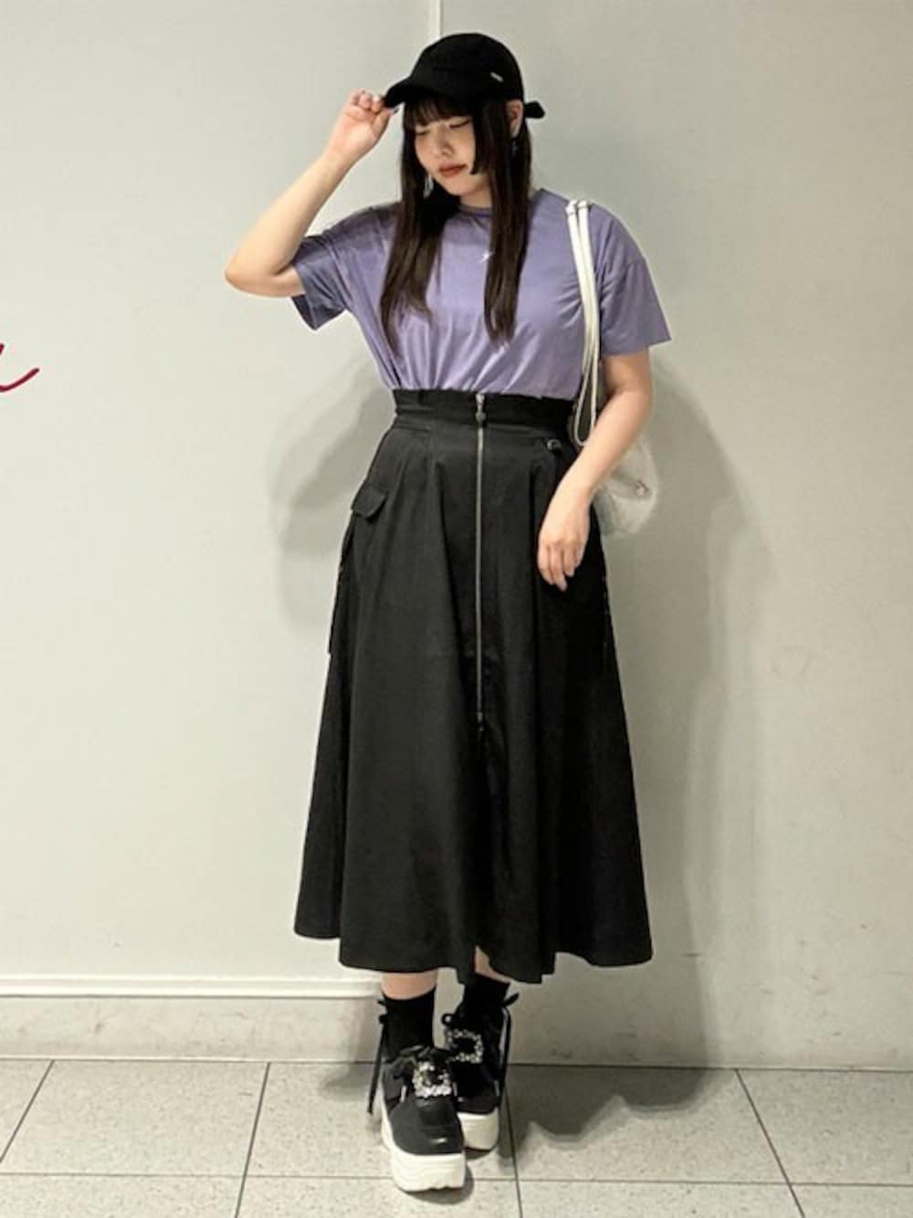 「カジュアル、キャップ、レースアップ、ロングスカート、バックリボン、カジュアルガーリー、axes femme、Tシャツ×スカート、axes femme POETIQUE、骨格ストレート」｜「axes femme POETIQUEのレースアップビッグＴシャツ（Tシャツ/カットソー、パープル系）」を使った、axes femmeさん（レディース・169cm）の夏コーディネートの1枚目の写真