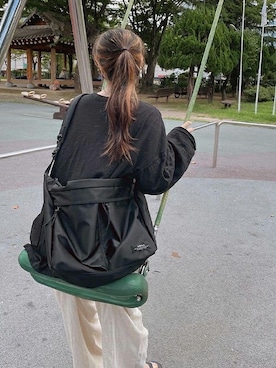 「アイテム（メッセンジャーバッグ）」を使った、KONVINIさん（レディース・160cm）の夏コーディネート