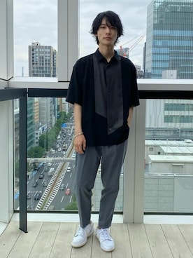 「A + TOKYO（エープラストウキョウ）のReflaxアシンメトリーヨークシャツ（シャツ/ブラウス、ブラック系）」を使った、shotaさん（メンズ・175cm）の夏コーディネート