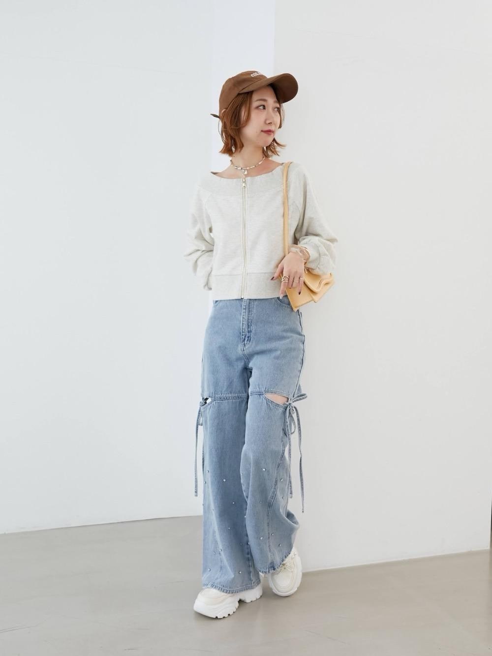 「カジュアル、大人カジュアル、MAJESTIC LEGON、マジェスティックレゴン、大人ファッション、骨格ウェーブ、韓国っぽ、標準身長、ブルべ夏」｜「MAJESTIC LEGONの2WAYデコリボンスニーカー（スニーカー、ホワイト系）」を使った、nanaさん（レディース・158cm）の冬コーディネートの1枚目の写真