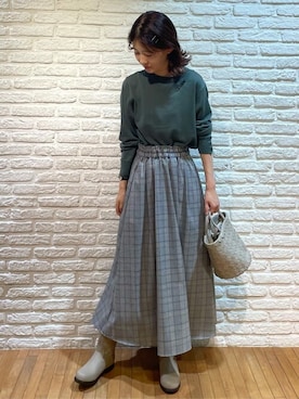 「アイテム（ブローチ/コサージュ、パープル系）」を使った、LOISIR_staffさん（レディース・165cm）の秋コーディネート