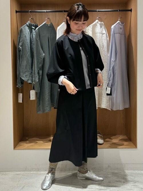 LOISIR 丸ビル店LOISIR_staffさんのノーカラージャケットを使った 