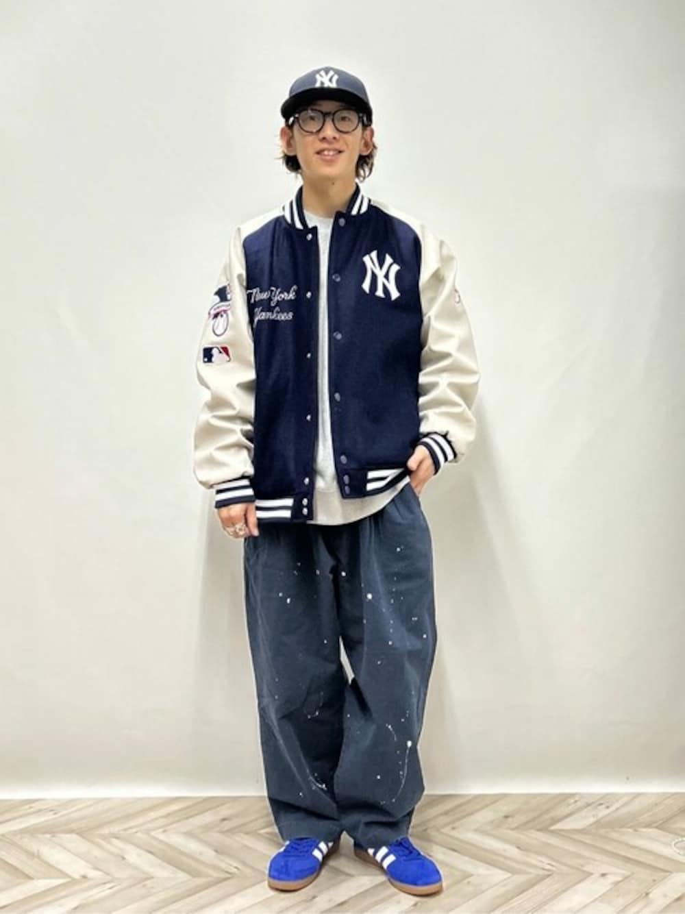 「スタジャン、ストリート、刺繍、デート、スケーター、旅行、冬、ドライブ」｜「MLBの[FANATICS/ファナティクス] 別注 MLBロゴワッペン メルトンスタジャン（スタジャン、ブルー系）」を使った、jeansfactoryさん（メンズ・170cm）の冬コーディネートの1枚目の写真