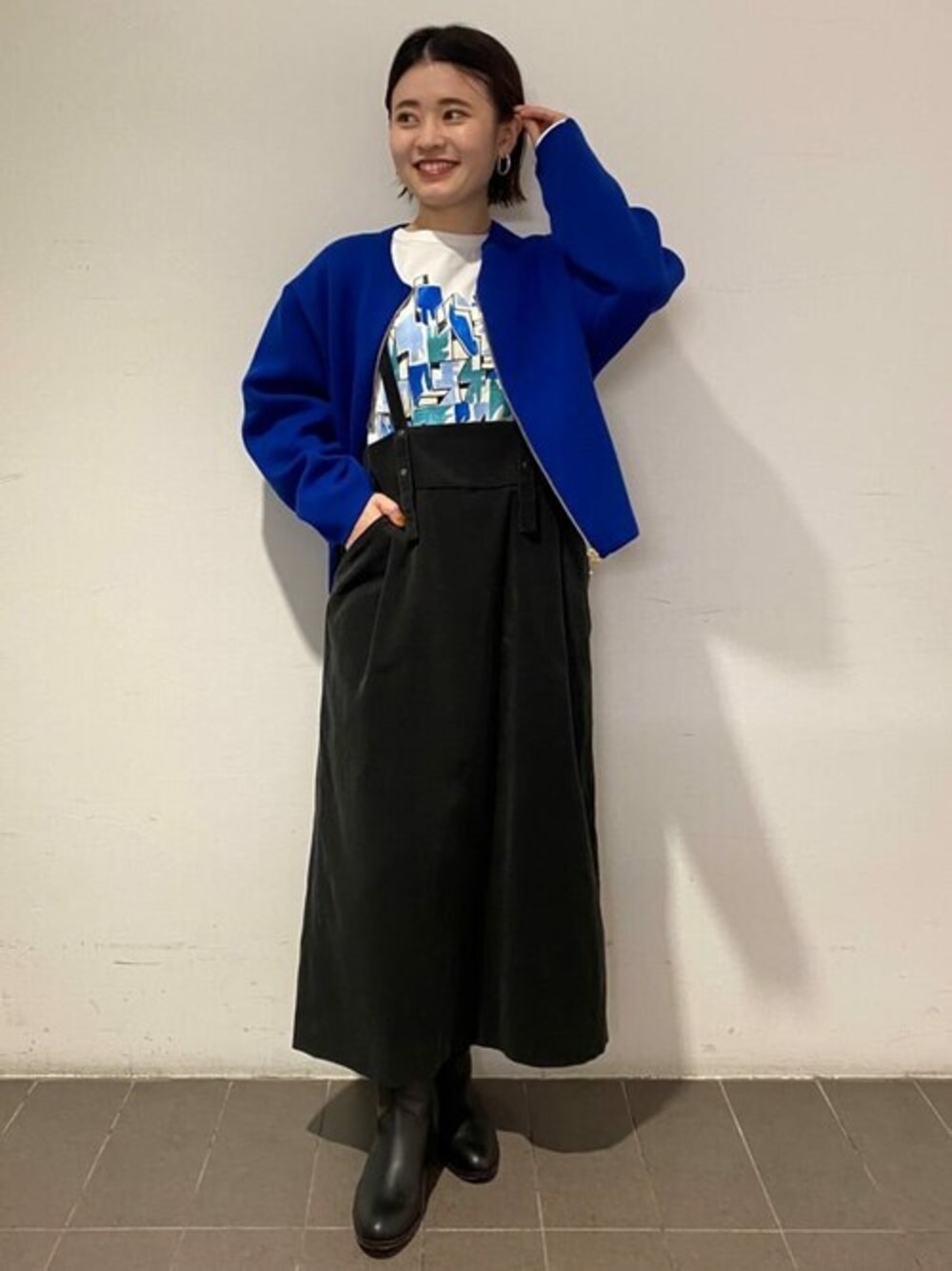 「ブルゾン、スカート、カジュアル、ブルー、Tシャツ、大人カジュアル、お出かけコーデ、大人コーデ、低身長、秋コーデ」｜「human womanの◆ジップアップ接結ブルゾン（カーディガン/ボレロ、ブルー系）」を使った、ayakaさん（レディース・151cm）の秋コーディネートの1枚目の写真