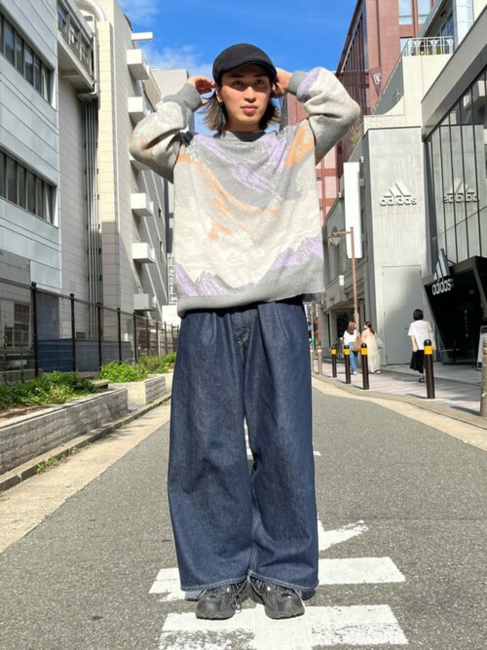 「デニム、カジュアル、リーバイス、デニムパンツ、Levi's、カジュアルコーデ、デニムコーデ、秋コーデ」｜「Levi'sのLevi's/リーバイス STAY LOOSE クルーネック セーター MOUNTAIN LANDSCAPE（ニット/セーター、その他）」を使った、リーバイス STAFF MENさん（メンズ・183cm）の秋コーディネートの1枚目の写真