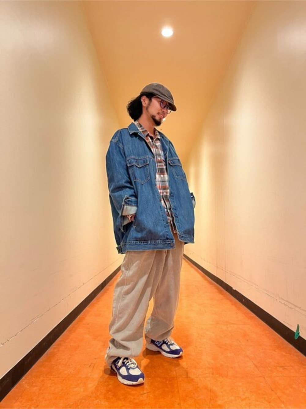 「デニム、カジュアル、デニムジャケット、リーバイス、Levi's、カジュアルコーデ、デニムコーデ、秋コーデ」｜「Levi'sのLevi’s/リーバイス RELAXED FIT WESTERN SONYA SUGAR SWIZZLE（シャツ/ブラウス、その他）」を使った、リーバイス STAFF MENさん（メンズ・170cm）の秋コーディネートの1枚目の写真