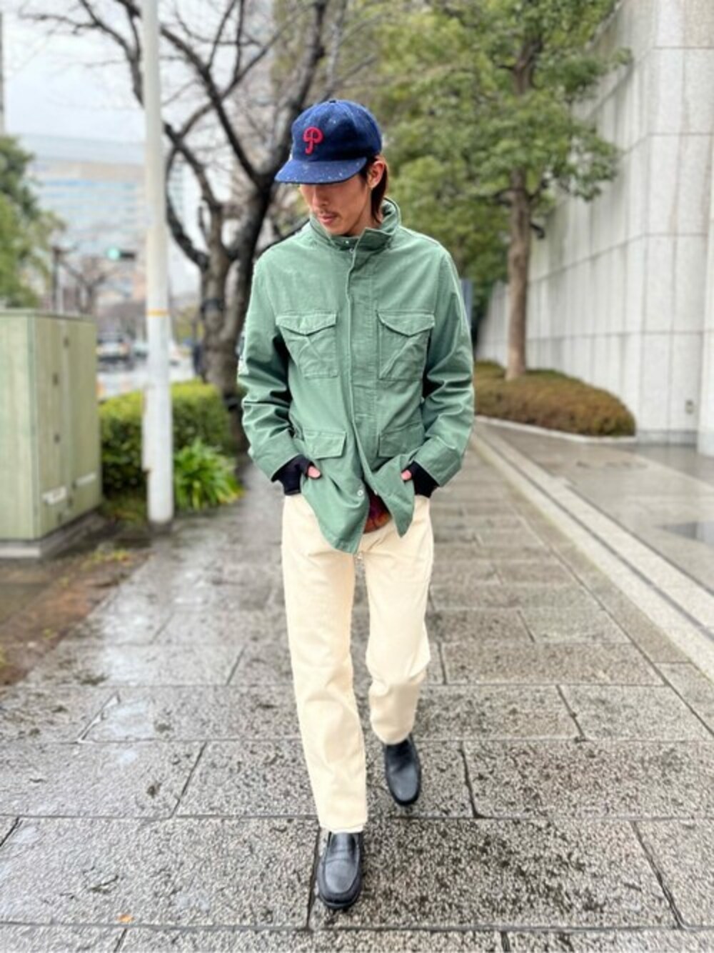 「デニム、ミリタリー、デニムパンツ、春アウター、Levi's、春コーデ」｜「Levi'sのLevi's/リーバイス KEARNY フィールドコード グリーン THYME（ミリタリージャケット、グリーン系）」を使った、リーバイス STAFF MENさん（メンズ・180cm）の春コーディネートの1枚目の写真