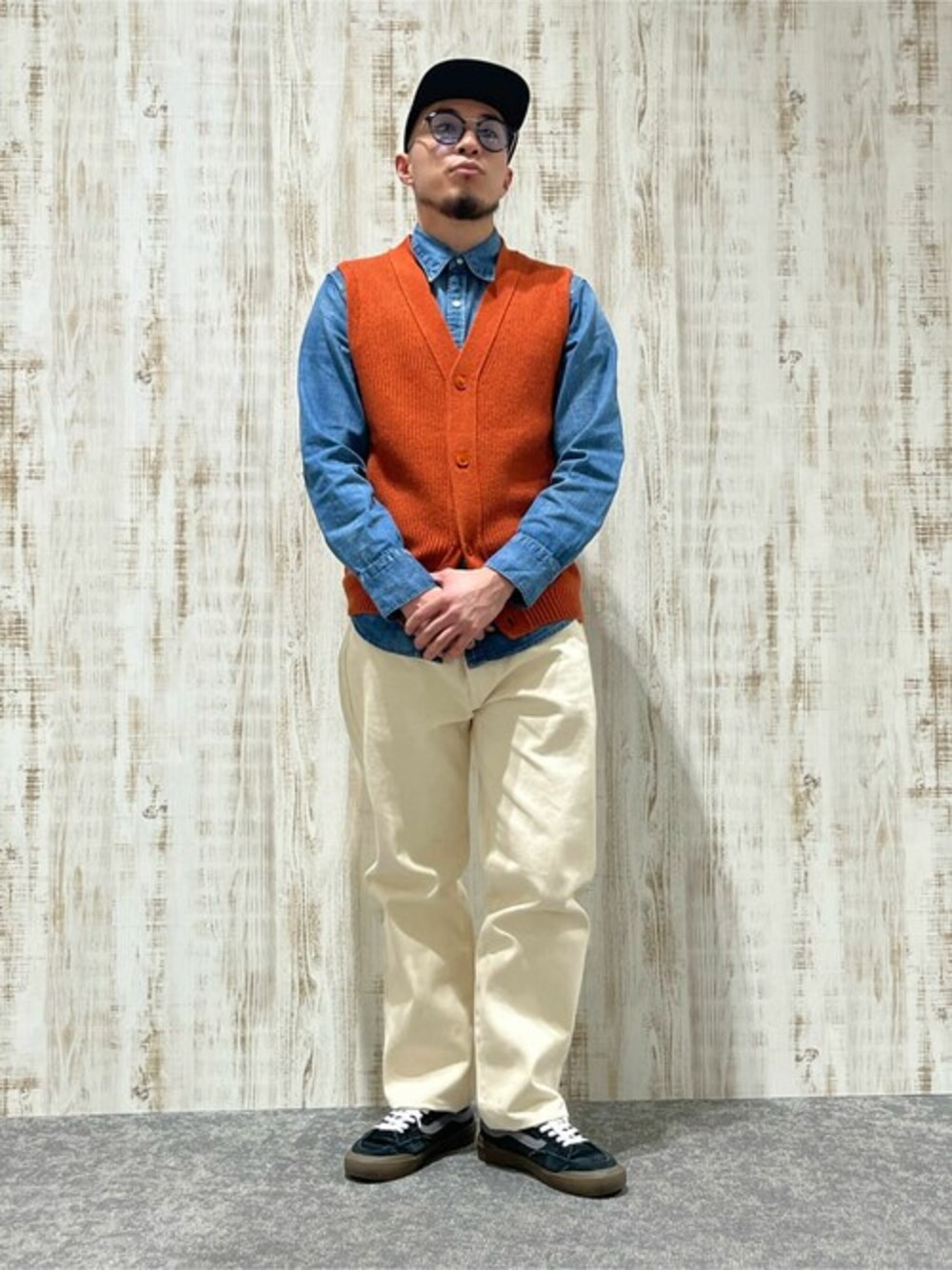 「デニム、リーバイス、ベスト、デニムパンツ、Levi's、春コーデ」｜「Levi'sのLEVI'S(R) MADE&CRAFTED(R) 80'S 501(R) EMBARCADE（デニムパンツ、その他）」を使った、リーバイス STAFF MENさん（メンズ・168cm）の春コーディネートの1枚目の写真