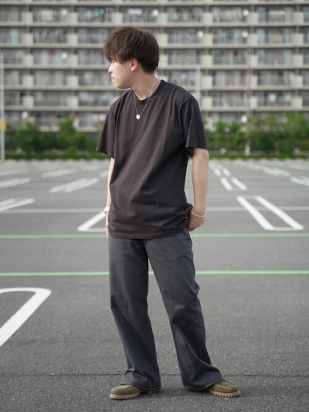 「デニム、ワントーンコーデ、チノパン、リーバイス、ブラックコーデ、デニムパンツ、Levi's、きれいめカジュアル、フレアパンツ、今日のコーデ」｜「Levi'sのLevi's/リーバイス スタプレ STA PREST フレア（デニムパンツ、ブラック系）」を使った、リーバイス STAFF MENさん（メンズ・165cm）の夏コーディネートの1枚目の写真