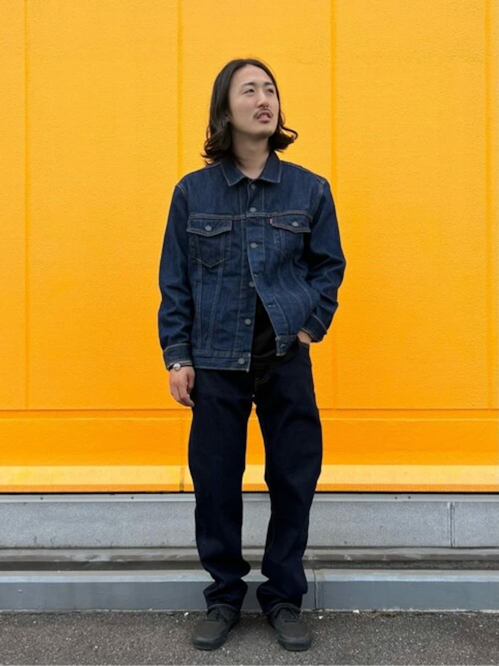 リーバイス STAFF MEN｜Levi'sのデニムパンツを使った夏コーディネート