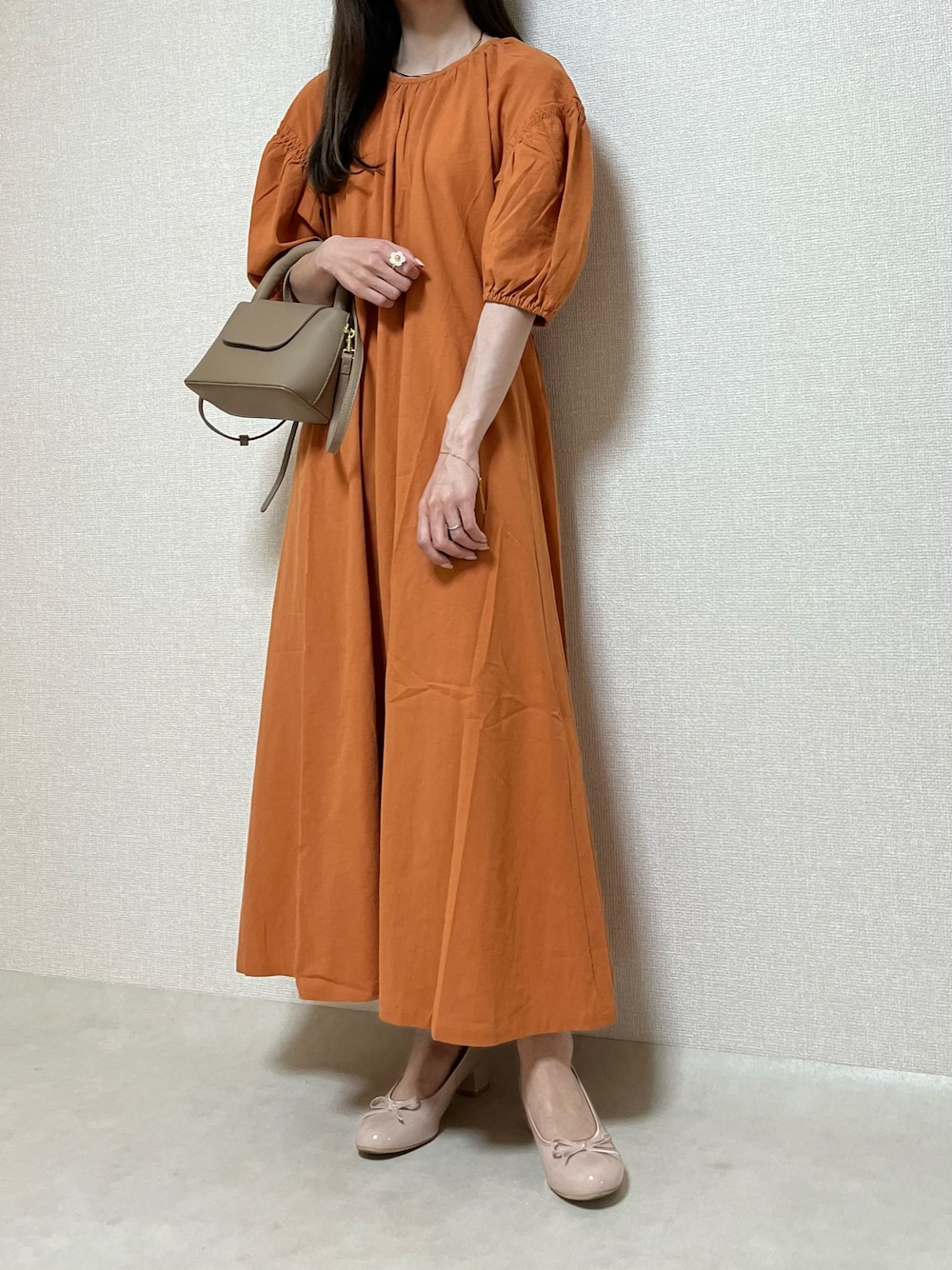 ワンピース（オレンジ系）を使った「パフスリーブ」の人気