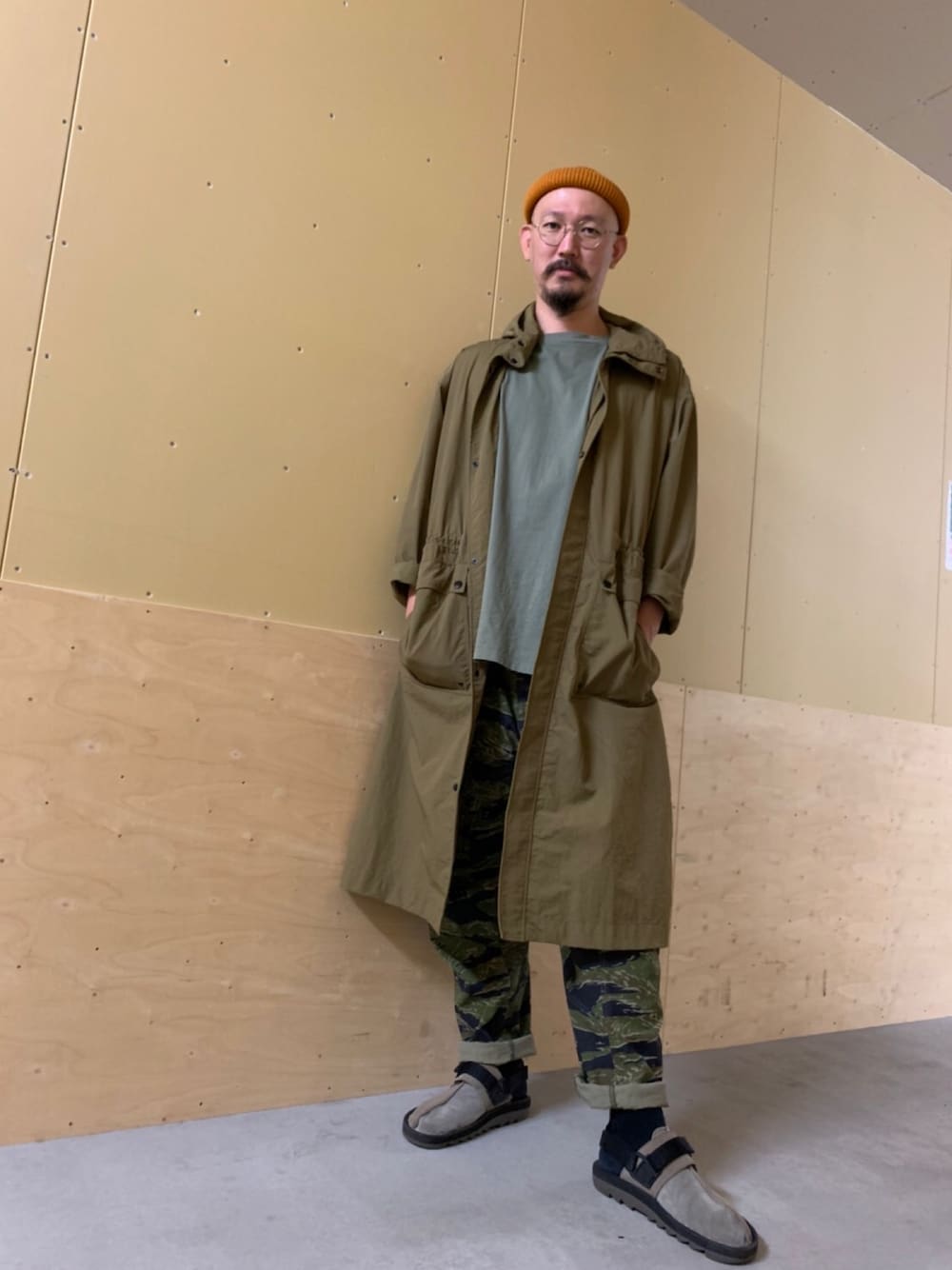 「Diesel、ダイバーシティ、ミリタリー、カモフラパンツ、スキンヘッド」｜「DIESELのメンズ カーゴパンツ カモフラプリント（カーゴパンツ、その他）」を使った、創平さん（メンズ・188cm）の秋コーディネートの1枚目の写真