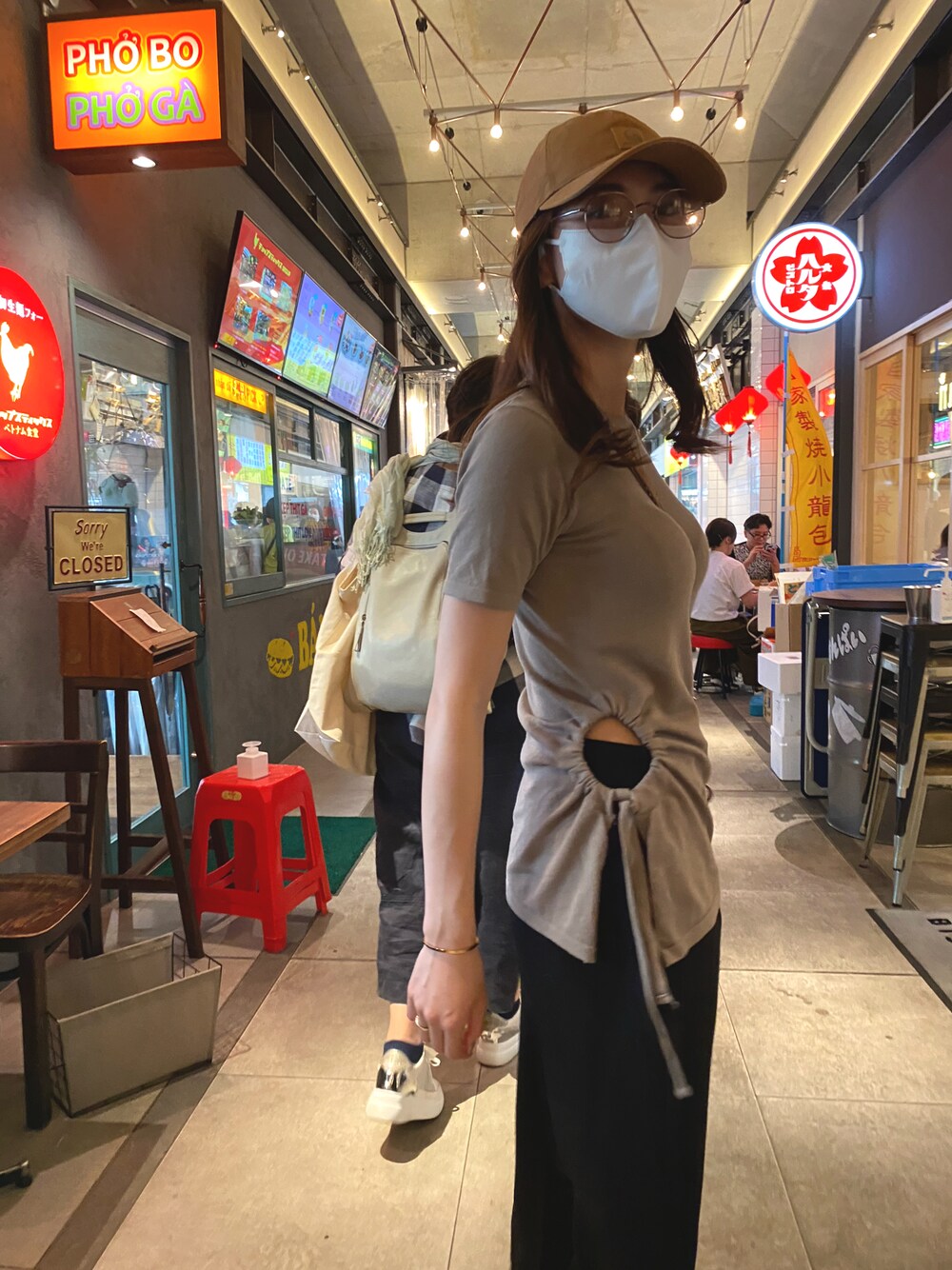 「サングラス、シンプルコーデ、オトナカジュアル、休日スタイル、今日のコーデ、ワイドパンツ、モード、下北沢、プチプラ、ウエストマーク、キャップ、carhartt、selectmoca、モノトーン、古着」｜「Carharttのcarhartt（カーハート）ODESSAキャップ/ウォッシュ加工キャンバス（キャップ、ブラウン系）」を使った、𝐦𝐚𝐧𝐚𝐩𝐢𝐲𝐨さん（レディース・164cm）の夏コーディネートの1枚目の写真