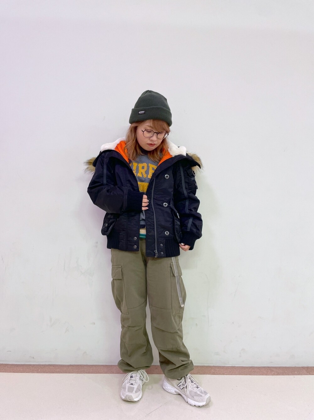 「AVIREX、AVIREXBelle、ootd、ファッションの力を信じよう、チビーズ✳︎、低身長、低身長コーデ、ニット帽、今日のコーデ、カジュアルコーデ、秋冬コーデ、カーゴパンツ、ミリタリー、MA-1、N-2B」｜「AVIREXの2WAY WATCH CAP / ２ウェイ ワッチキャップ / AVIREX / アヴィレックス（ニットキャップ/ビーニー、グリーン系）」を使った、sakiさん（レディース・147cm）の秋コーディネートの1枚目の写真