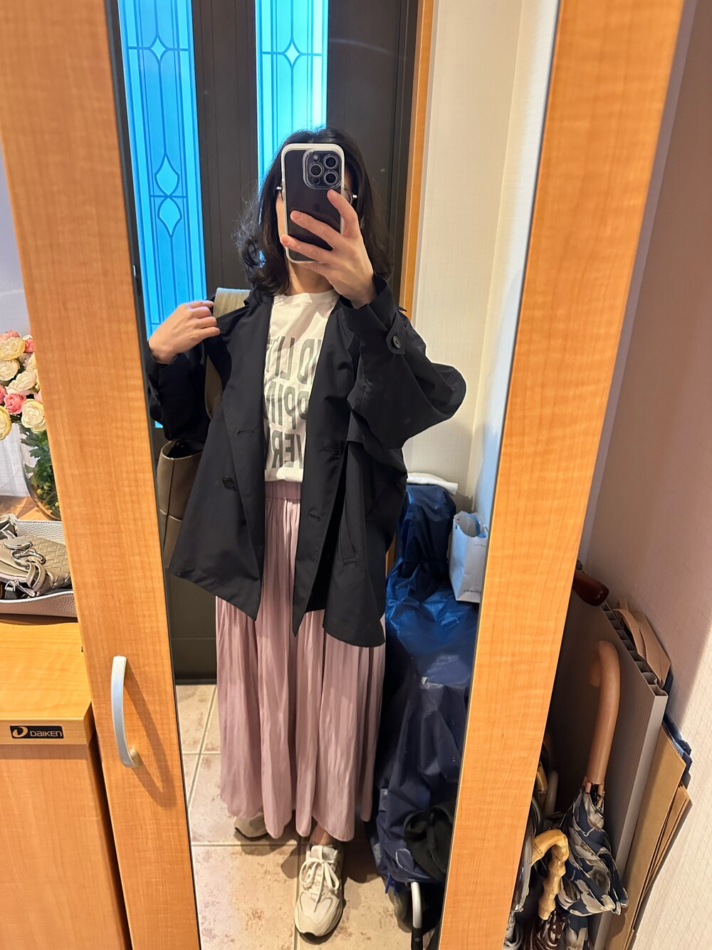 「春服デビュー宣言、春、今日のコーデ、シンプル、お洒落さんとつながりたい、オトナカワイイ、大人女子、カジュアルガーリー、シンプルコーデ、骨格ストレート、はるコーデ、マキシスカート、ピンク、きれいめカジュアル、キレイめ」｜「IENAのPeポプリンオーバーショートコート（その他アウター、ブルー系）」を使った、まろんさん（レディース・160cm）の春コーディネートの1枚目の写真