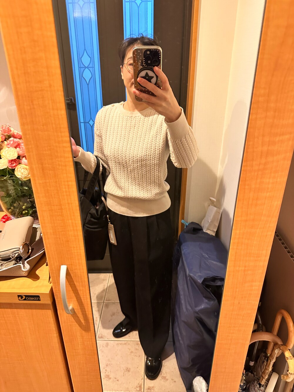 IENA（イエナ）の「ミニケーブル肩パールボタンプルオーバー