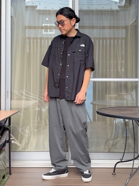 「GU（ジーユー）のアイテム（スラックス、グレー系）」を使った、 michi7092026さん（メンズ・177cm）の夏コーディネート