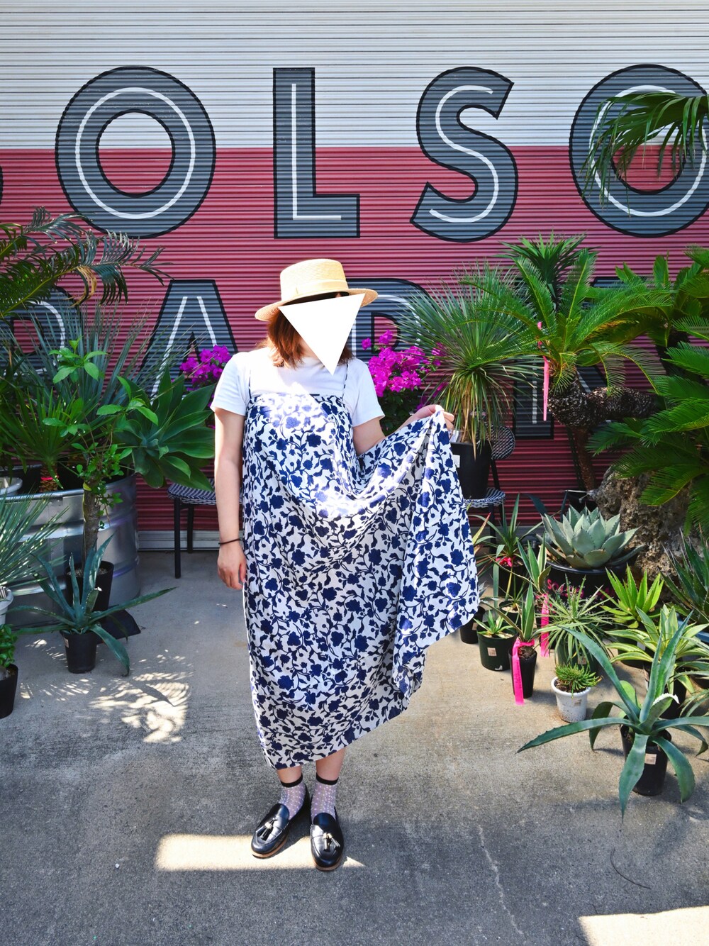 「オトナカジュアル、夏、白Tシャツ、ローファー」｜「GUのアイテム（Tシャツ/カットソー、ホワイト系）」を使った、みかさん（レディース・165cm）の夏コーディネートの1枚目の写真