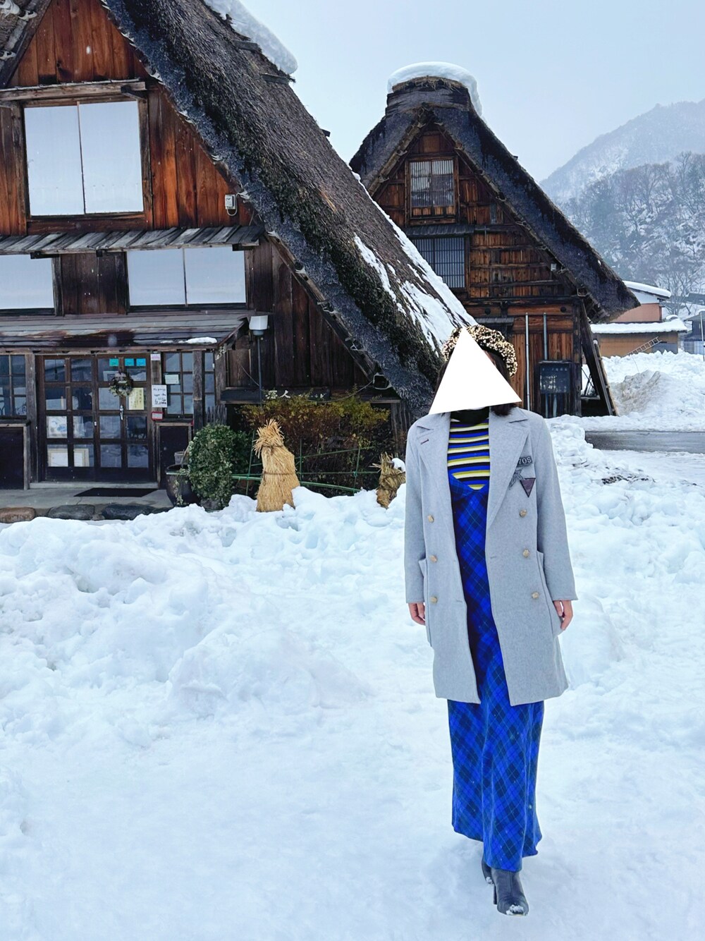 「ZARAのアイテム（ハンチング/ベレー帽、ゴールド系）」を使った、みかさん（レディース・165cm）の冬コーディネートの1枚目の写真
