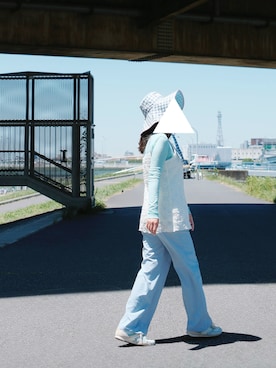「NEW CLOUDのアイテム（Tシャツ/カットソー、ブルー系）」を使った、みかさん（レディース・165cm）の夏コーディネート