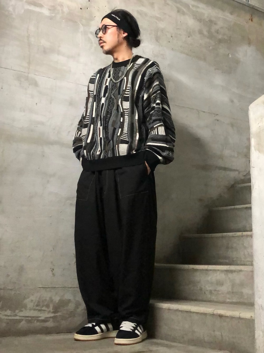 「nautica、ヘアバンド、FREAK’Ｓ STORE、ニット、3Dニット、クージー風ニット、ワイドパンツ、バルーンパンツ、ストリート、HIPHOP、スケータースタイル、90'sスタイル、春服みてみて、春コーデ、プチプラ」｜「NAUTICAの【NAUTICA】HAIR BAND　NT045（ヘアバンド、ブラック系）」を使った、MasaakiOoueさん（メンズ・169cm）の冬コーディネートの1枚目の写真