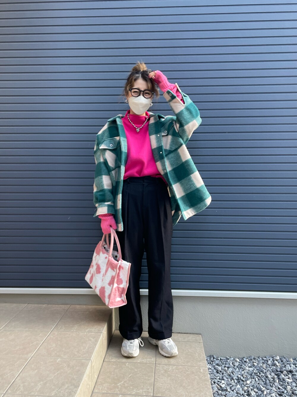「大人カジュアル、カラーコーデ、高身長女子、プチプラ、スニーカーコーデ」｜「coca（coca）のビックチェックCPOジャケット（その他アウター、グリーン系）」を使った、mikippeさん（レディース・169cm）の冬コーディネートの1枚目の写真