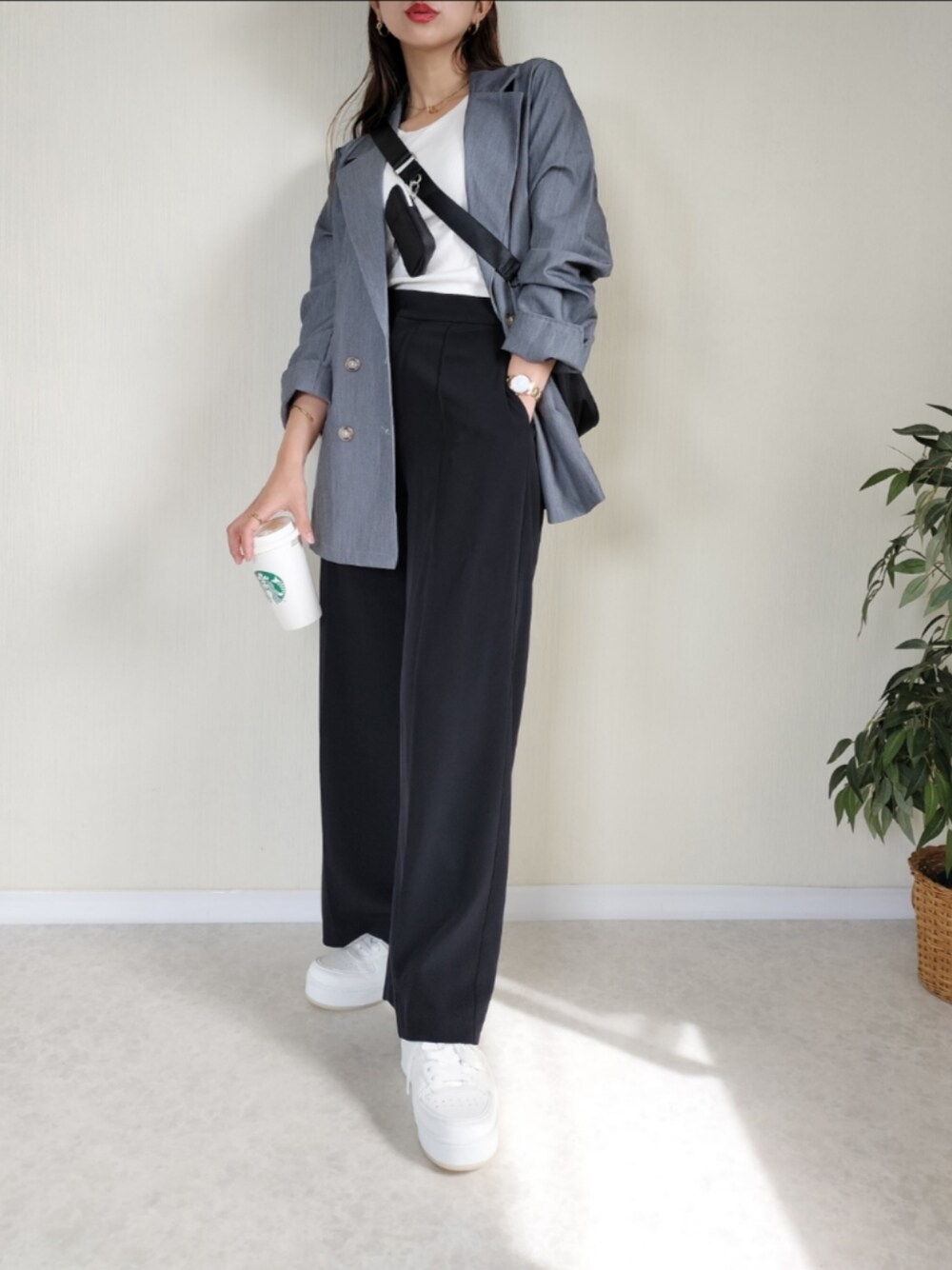 「カラウティア、callautia、テーラードジャケット、ジャケット、ジャケットスタイル、オトナ女子、秋服、秋服まるっと大公開、大人カジュアル」｜「callautiaのダブルテーラードジャケット（テーラードジャケット、グレー系）」を使った、michanさん（レディース・160cm）の秋コーディネートの1枚目の写真