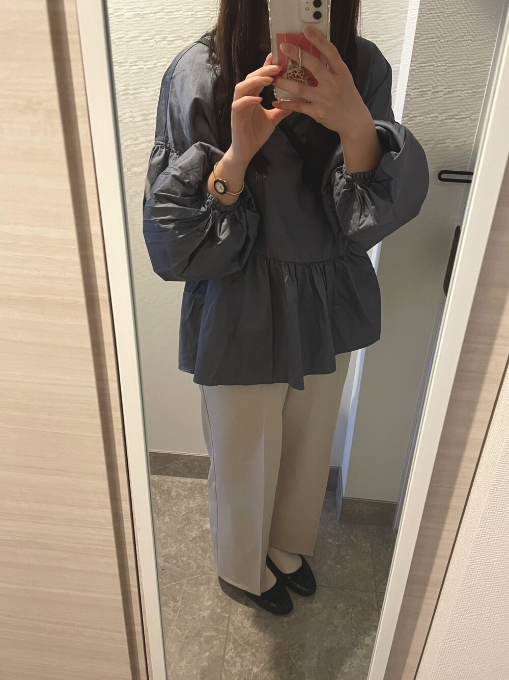 「不明のアイテム（シャツ/ブラウス、ブルー系）」を使った、ゆうさん（レディース・163cm）の冬コーディネートの1枚目の写真