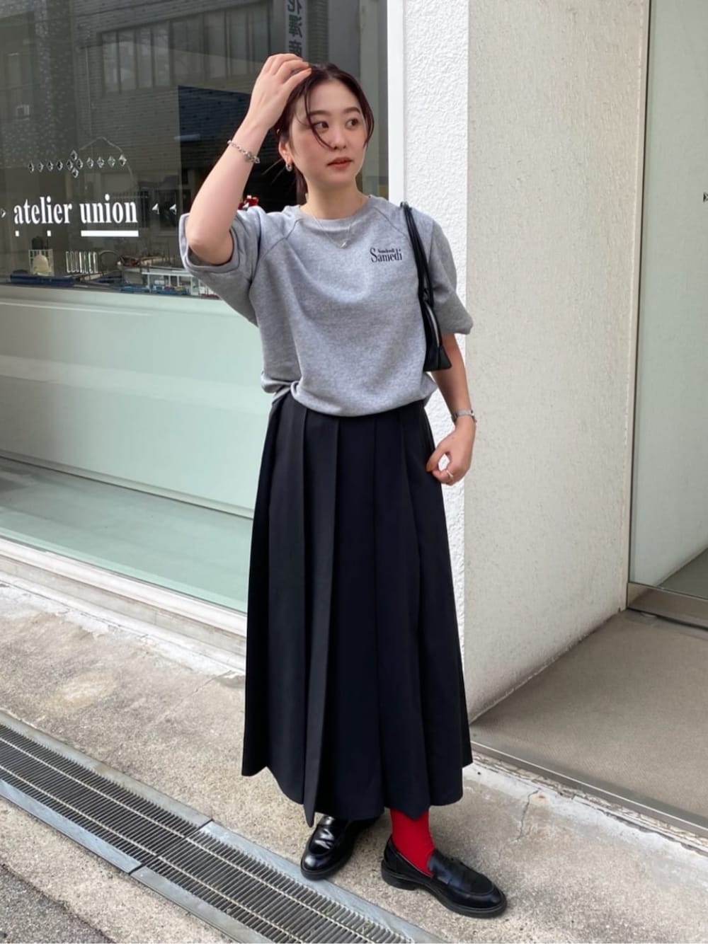 「プチプラ、春色、今日のコーデ、オトナカワイイ、シンプルスタイル、大人カジュアルコーデ、スウェット、大人可愛い、お出かけコーデ、春先取り、スウェットコーデ、ママファッション、高身長女子」｜「titivateの刺繍入りハーフスリーブスウェットプルオーバー（スウェット、グレー系）」を使った、titivateさん（レディース・164cm）の春コーディネートの1枚目の写真