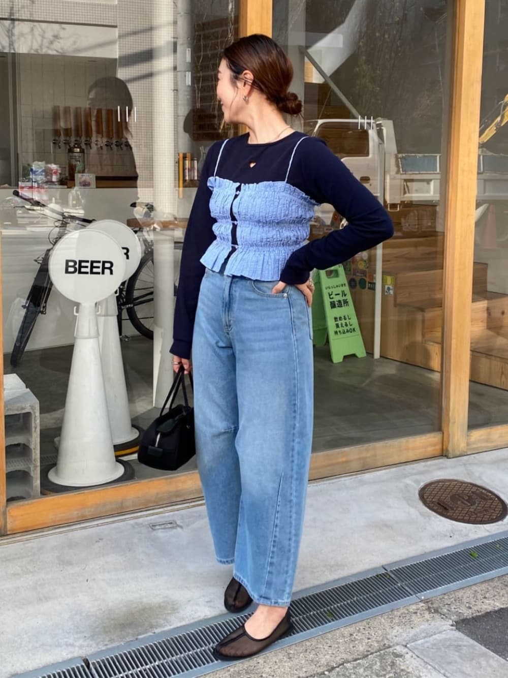 「titivate、今日のコーデ、160㎝台コーデ、高身長女子、オトナカジュアル、大人カジュアル、きれいめカジュアル、シンプルコーデ」｜「titivateのシャーリングフリルビスチェキャミソール（キャミソール、ブルー系）」を使った、titivateさん（レディース・164cm）の春コーディネートの1枚目の写真