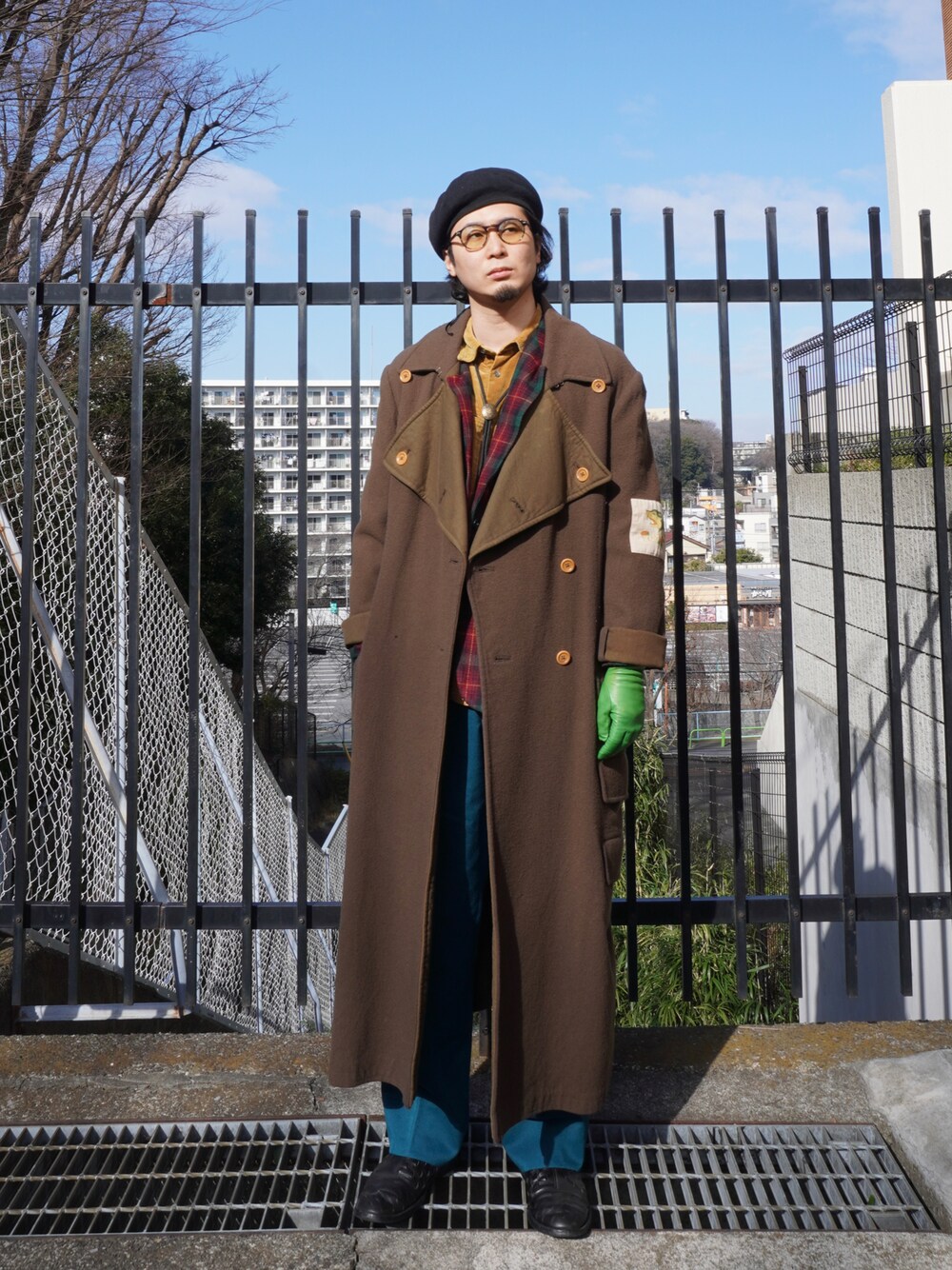 「メンズファッション、ブーツスタイル、ブーツ、新星WEARISTAにエントリー、古着コーデ」｜「Yohji Yamamoto POUR HOMMEのアイテム（ステンカラーコート、グリーン系）」を使った、Ryosukeさん（メンズ・183cm）の冬コーディネートの1枚目の写真