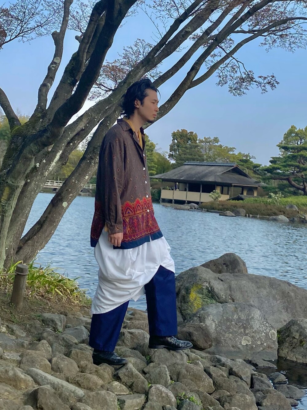 「Ann DEMEULEMEESTERのアイテム（ブーツ、ブラック系）」を使った、Ryosukeさん（メンズ・184cm）の春コーディネートの1枚目の写真