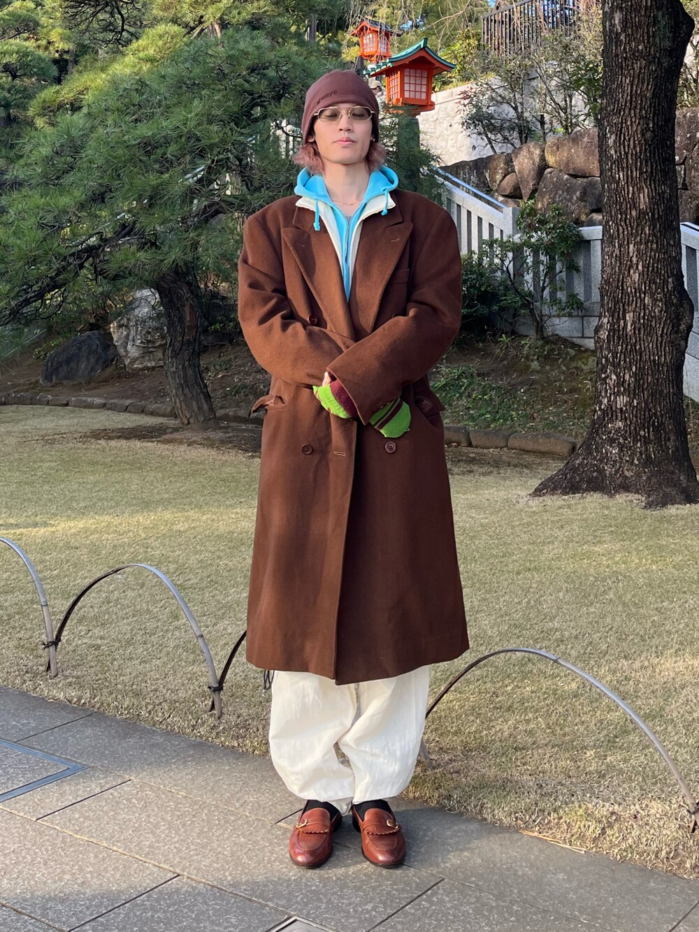 Yves Saint Laurentのチェスターコートを使った人気ファッション