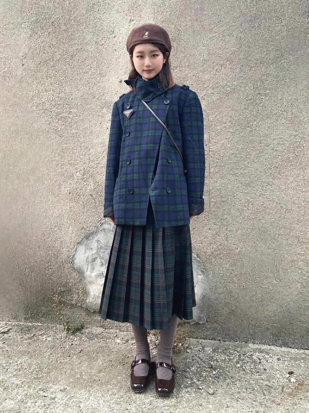 「PRADA、Carel」｜「carelのアイテム（シューズ、ブラウン系）」を使った、momokooさん（レディース・155cm）の冬コーディネートの1枚目の写真