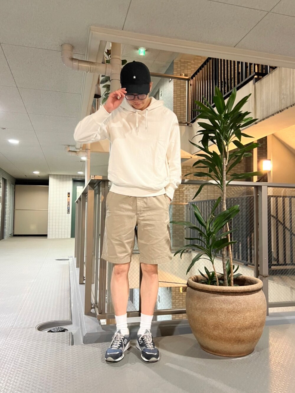 「ごきげんウィーク、オトナカジュアル、ハーフパンツ、UNIQLO、プチプラ」｜「CONVERSE TOKYOのCONVERSE TOKYO/コンバーストウキョウ スターキャップ（キャップ、ブラック系）」を使った、一休さん（メンズ・184cm）の春コーディネートの1枚目の写真