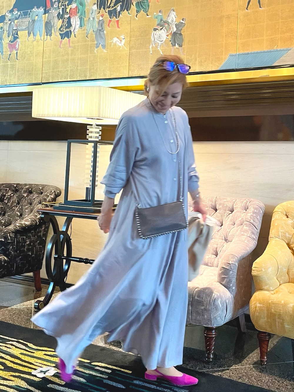 「ワンピース、シンプルコーデ、お出かけコーデ、きれいめカジュアル、ロングワンピース、春、グレーワンピース、bonjour sagan、ZARA、ホテルランチ」｜「Bonjour Saganの【2022 S/S 新作】裾フレアロングワンピース（シャツワンピース、グレー系）」を使った、ts.styleさん（レディース・159cm）の春コーディネートの1枚目の写真