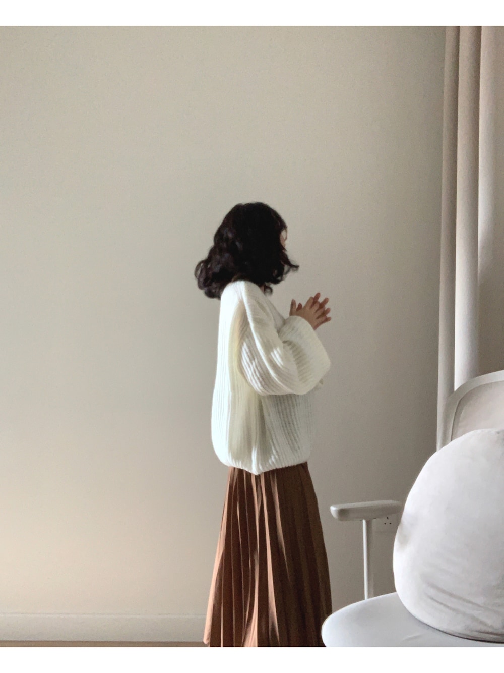 「UNIQLOのアイテム（スカート、ブラウン系）」を使った、Jamieさん（レディース・160cm）の秋コーディネートの1枚目の写真