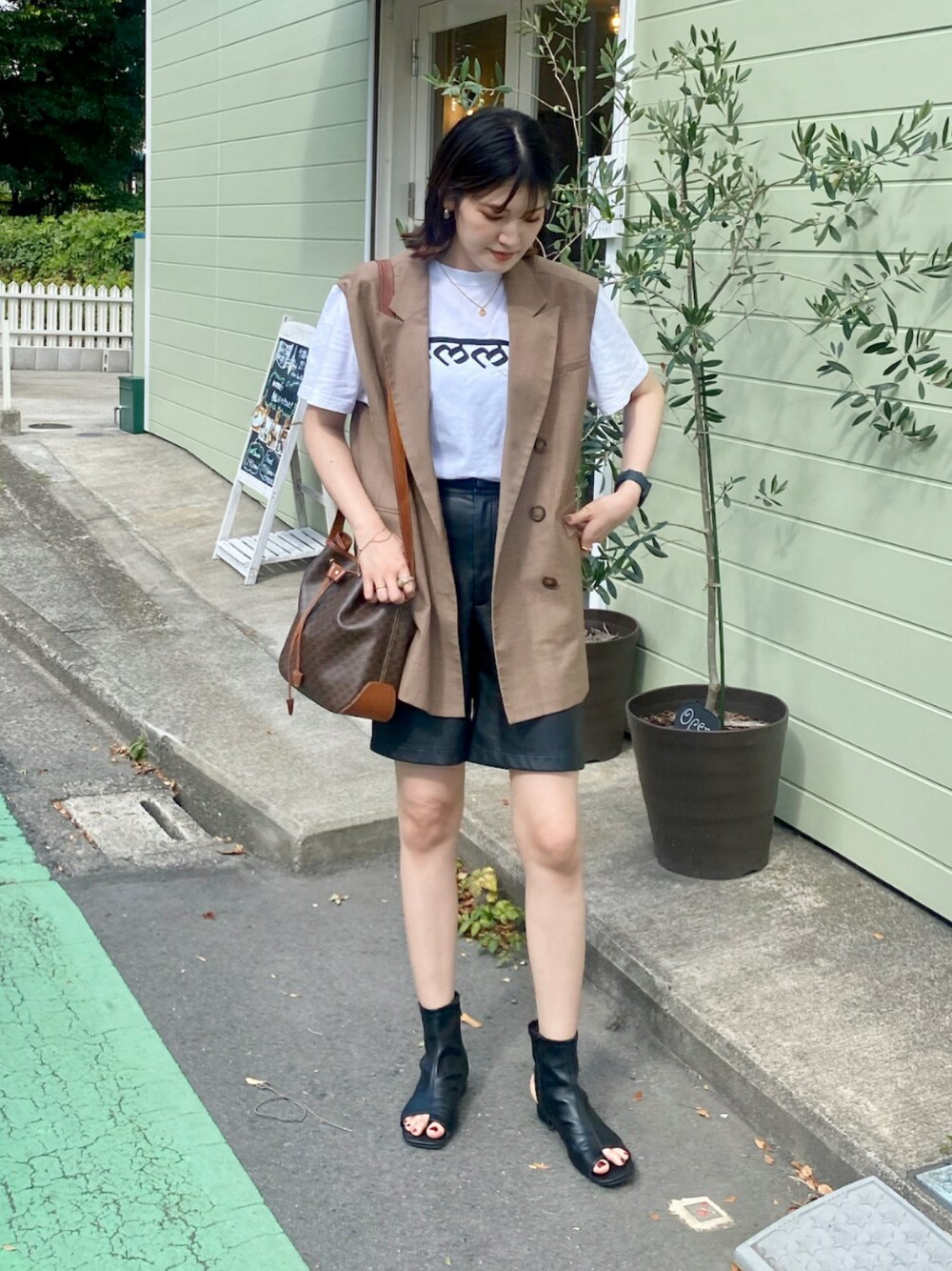 完売商品BIGテーラーベスト  colorブラウン KBF（ケイビーエフ）の「BIGテーラーベスト（ベスト）」 - WEAR