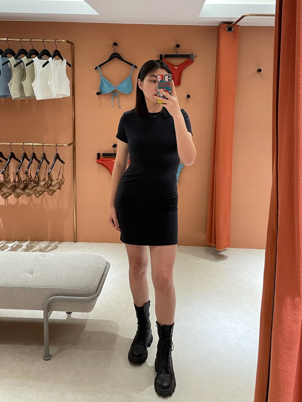 「ootd、夏、agete、SAPPUN、casetify、街頭穿搭、her&now、ALL BLACK」｜「HER & NOWのアイテム（チュニック、ブラック系）」を使った、H.S.U.A.Nさん（レディース・167cm）の秋コーディネートの1枚目の写真