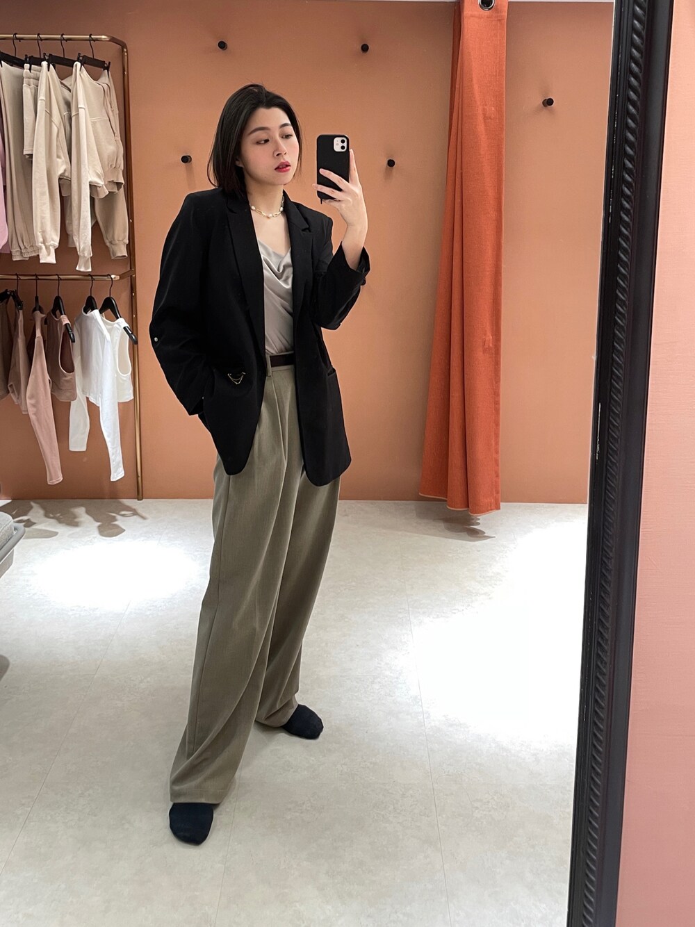 「ootd、女人味、古着MIX、vintage、Bershka、winter、冬」｜「Bershkaのアイテム（テーラードジャケット、ブラック系）」を使った、H.S.U.A.Nさん（レディース・167cm）の春コーディネートの1枚目の写真