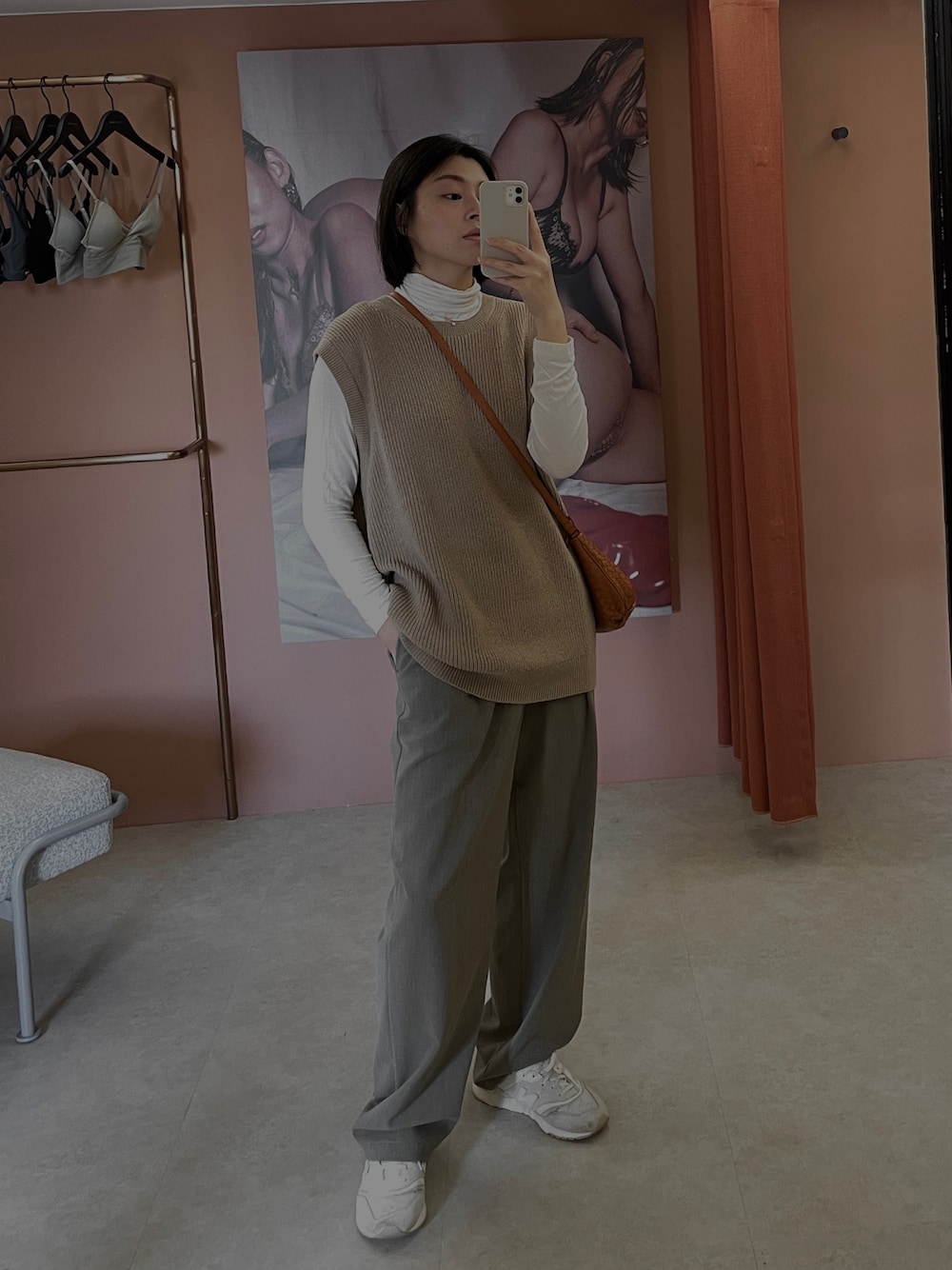 「秋のコーデ、秋、autumn、pearl、pearl necklace、UNIQLO、BOTTEGA VENETA、CELINE、New Balance」｜「ladypearlのアイテム（ネックレス、ホワイト系）」を使った、H.S.U.A.Nさん（レディース・167cm）の秋コーディネートの1枚目の写真