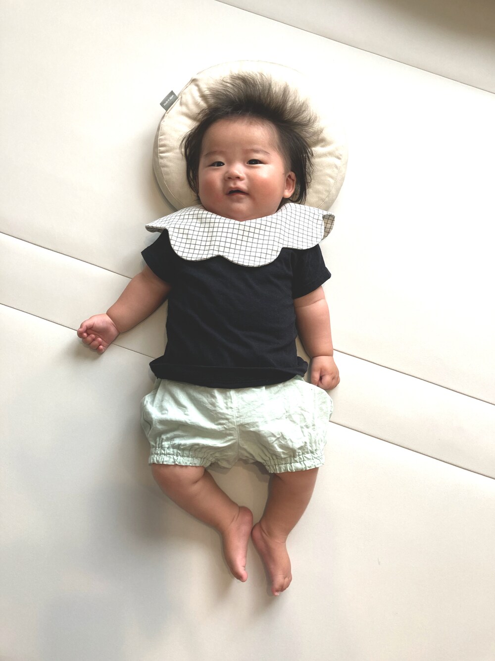 「キッズコーデ、キッズファッション、ベビーコーデ、男の子、０歳」｜「西松屋のアイテム（Tシャツ/カットソー、ブラック系）」を使った、Ｍｎ０さん（キッズ・70cm）の春コーディネートの1枚目の写真